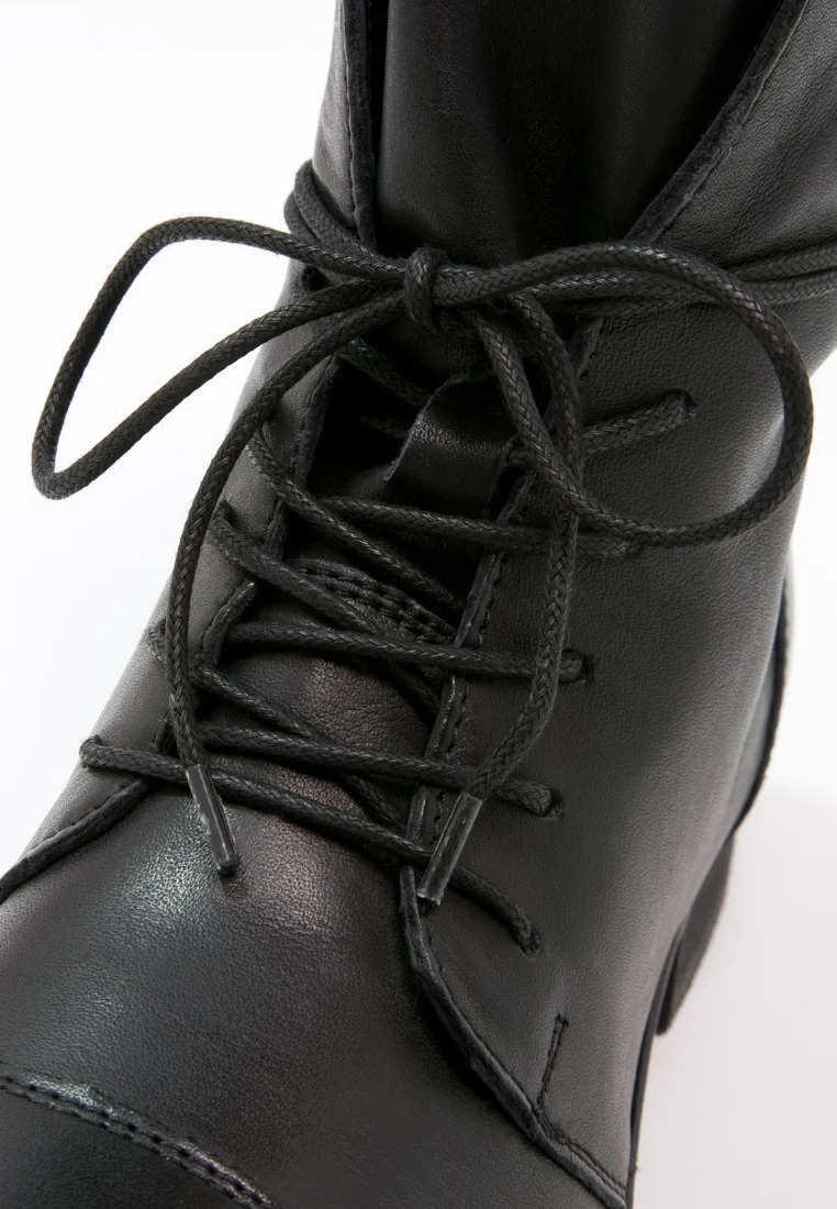 Botines con cordones Zign