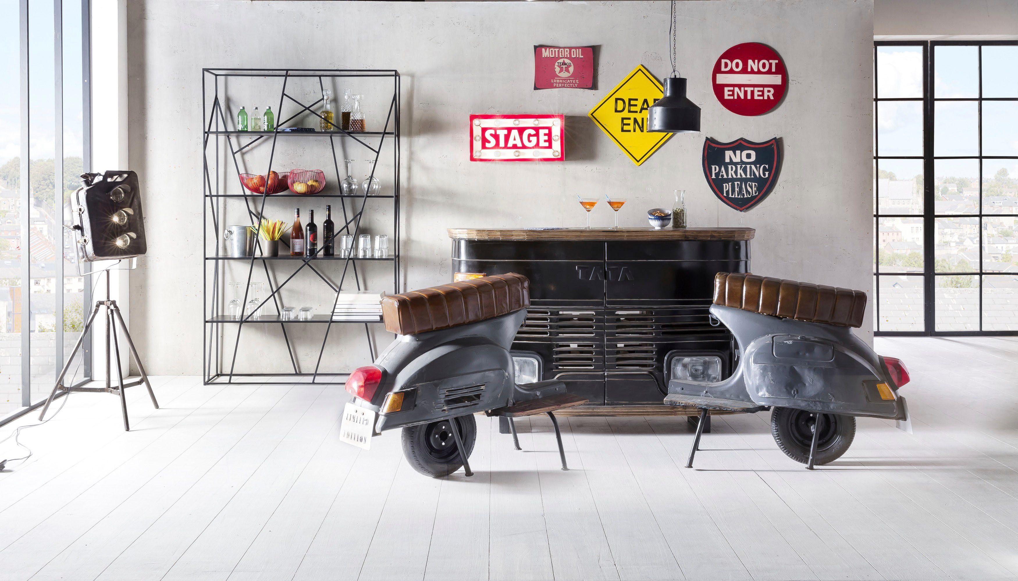 SIT Bartisch, mit origineller LKW Optik