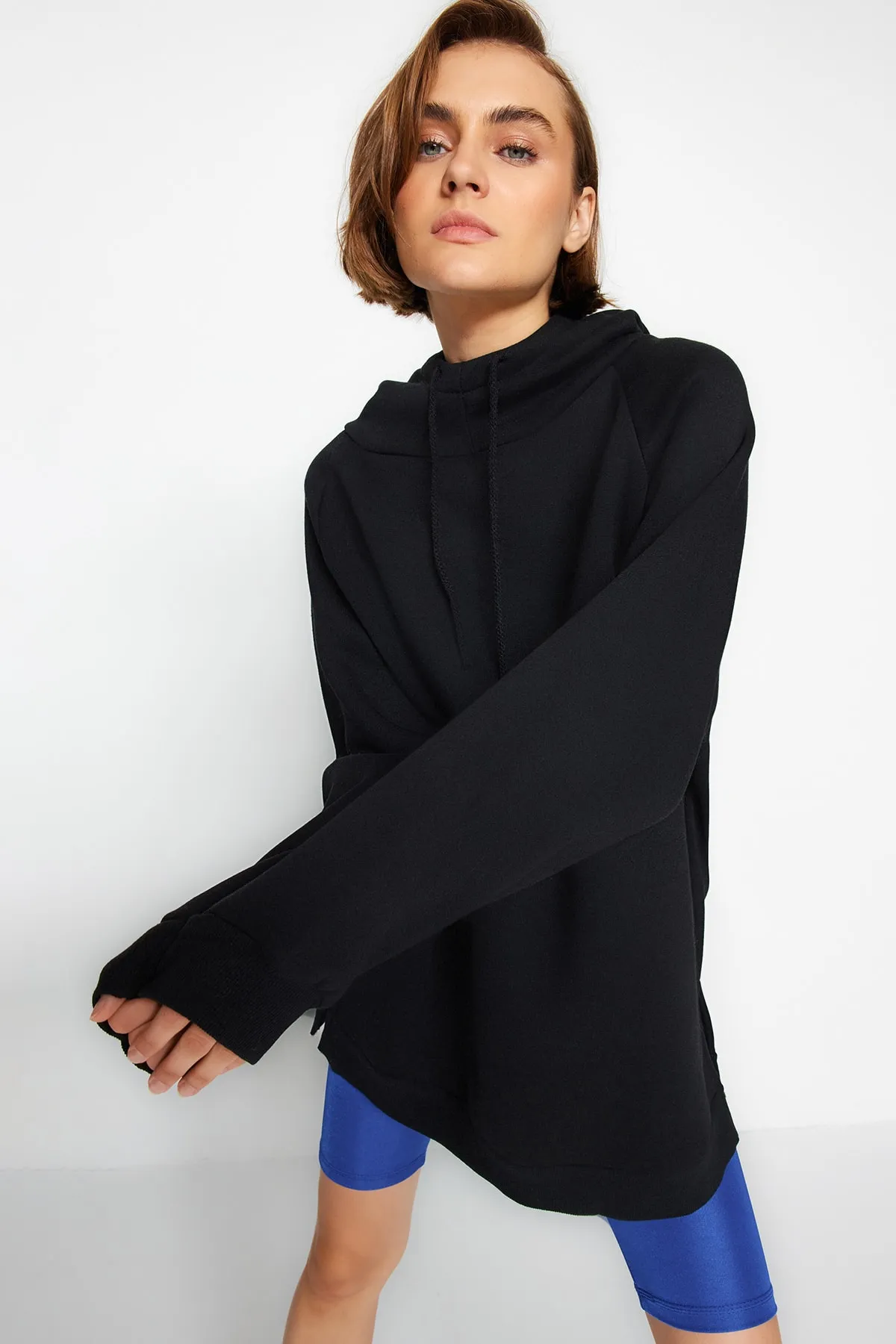 Trendyol Collection  Schwarzes Oversize-Sweatshirt aus Rippstrick mit Kapuze TWOAW23SW00439
