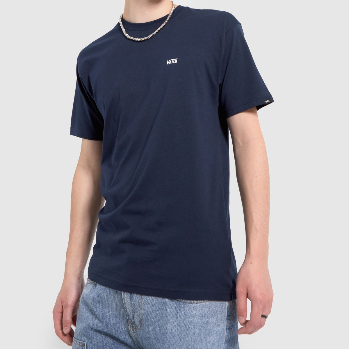 Vans – Marinblå t-shirt med logotyp på vänster bröst
