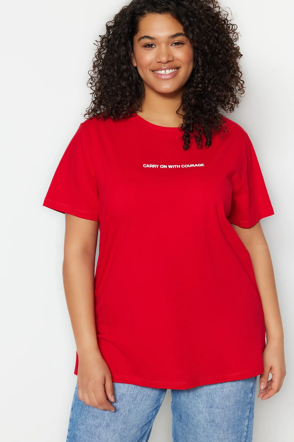 Trendyol Curve  Rotes bedrucktes Strick-T-Shirt mit Rundhalsausschnitt TBBSS23BF00022