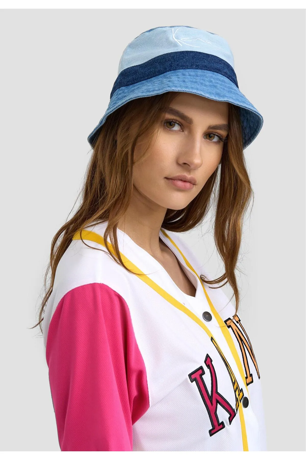 KARL KANI  Damen KKWACCQ221010BLU Signature Block Denim Bucket Hat blue