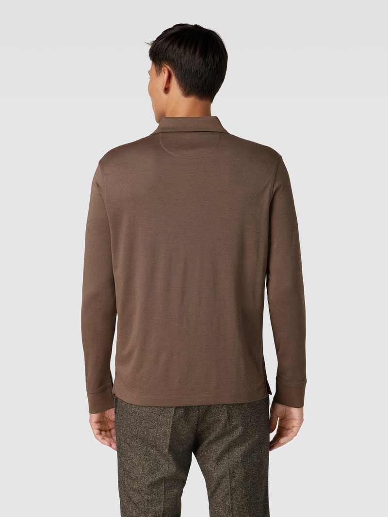 Poloshirt mit Brusttasche in taupe
