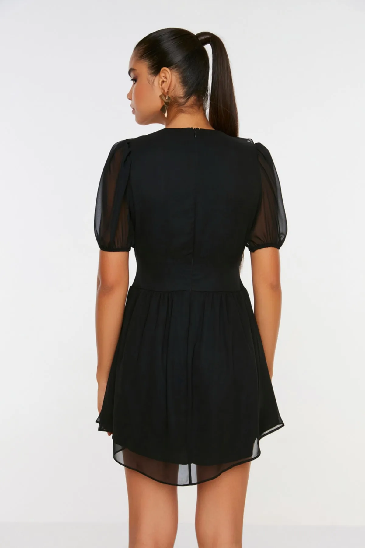 Trendyol Collection  Schwarzes detailliertes Abendkleid TPRSS22EL0986