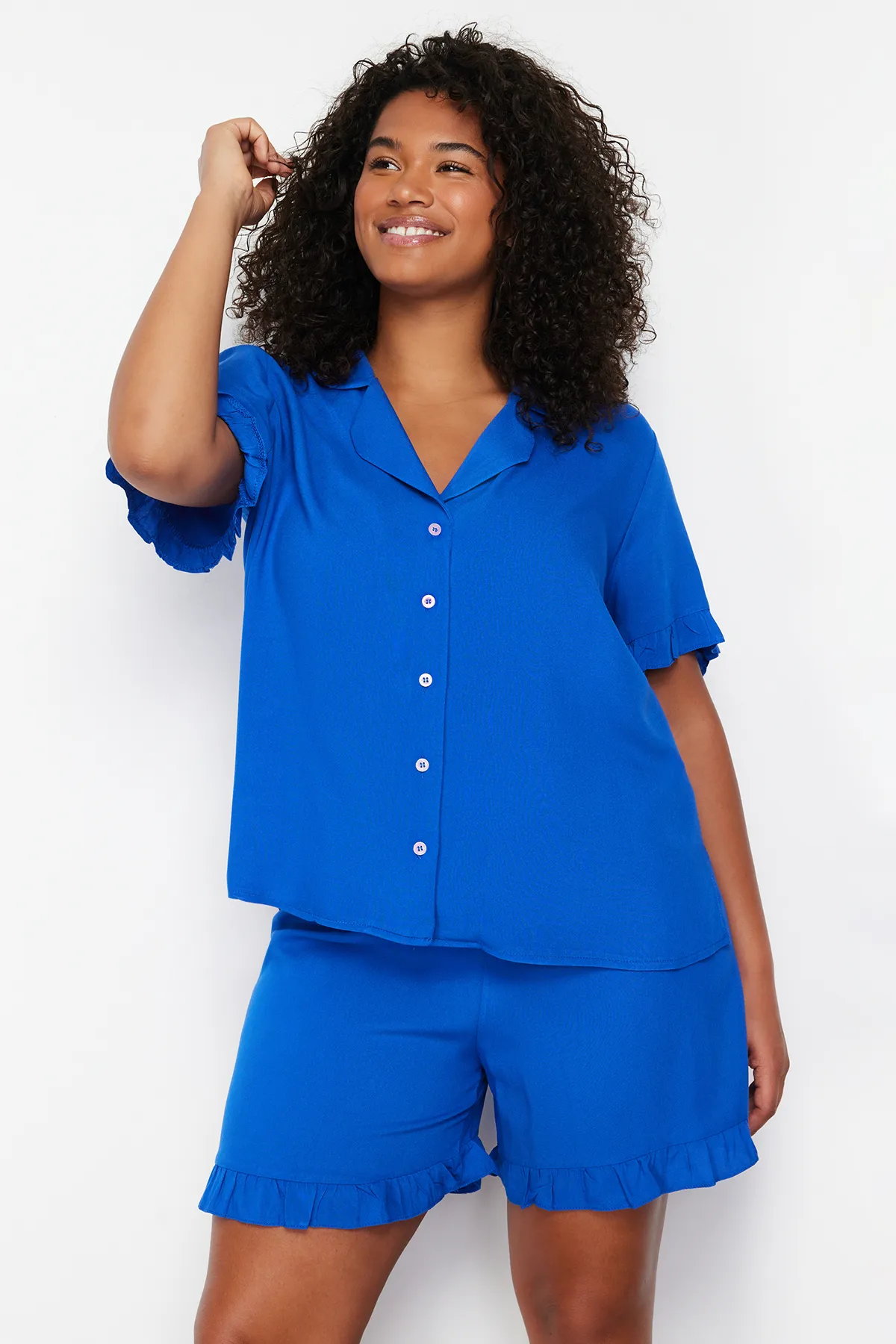 Trendyol Curve  Saks-Hemdkragen-Pyjama-Set aus Webstoff TBBSS24AI00006
