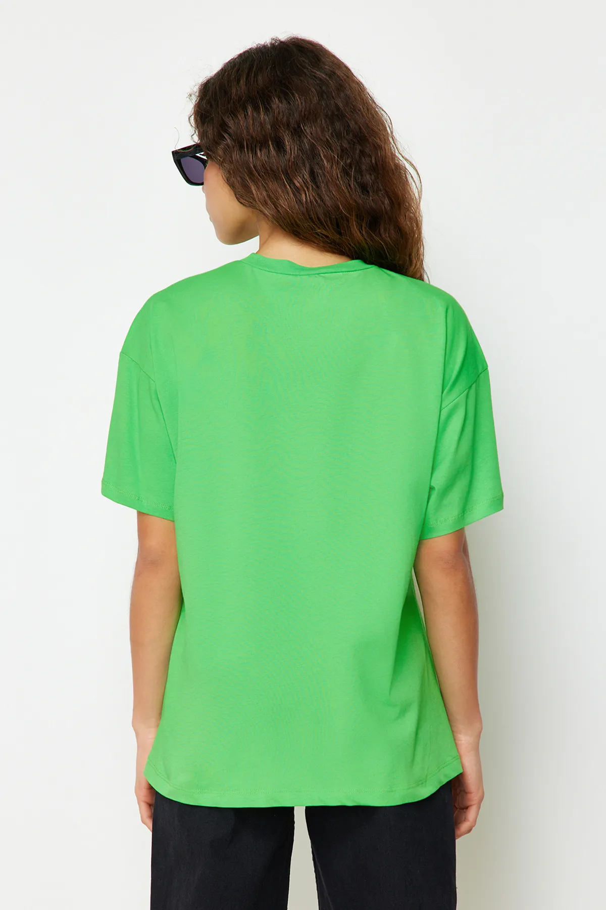 Trendyol Collection  Grünes, übergroßes/weites Strick-T-Shirt mit Rundhalsausschnitt aus 100 % Baumwolle TWOSS20TS0134