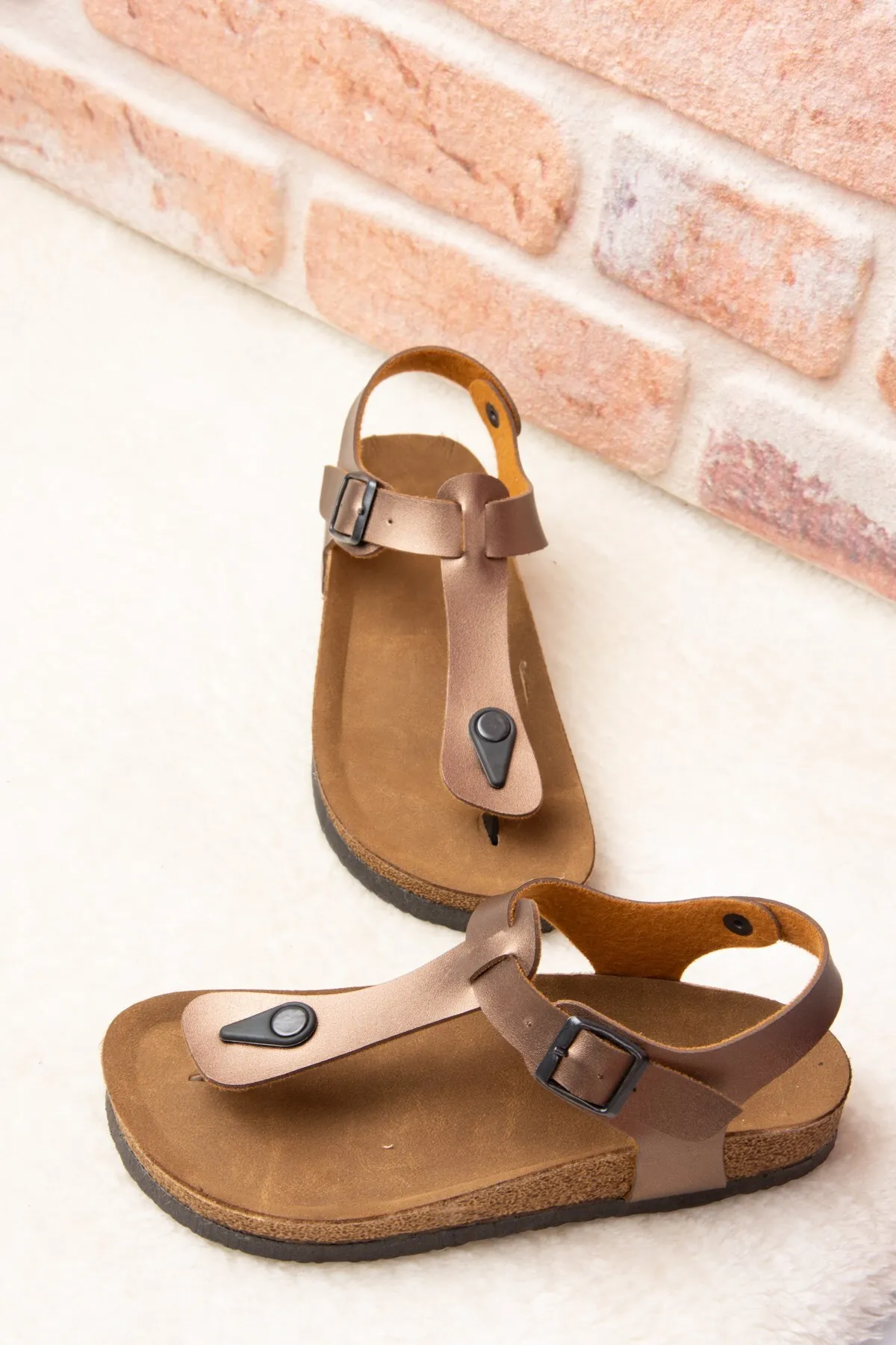 Fox Shoes  Bronzefarbene Damensandalen B777805009