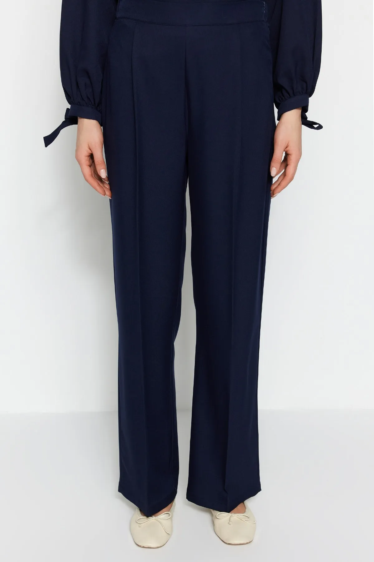 Trendyol Modest  Marineblaues Tunika-Hosen-Set aus geripptem, genähtem gewebtem Krepp TCTSS23US00028
