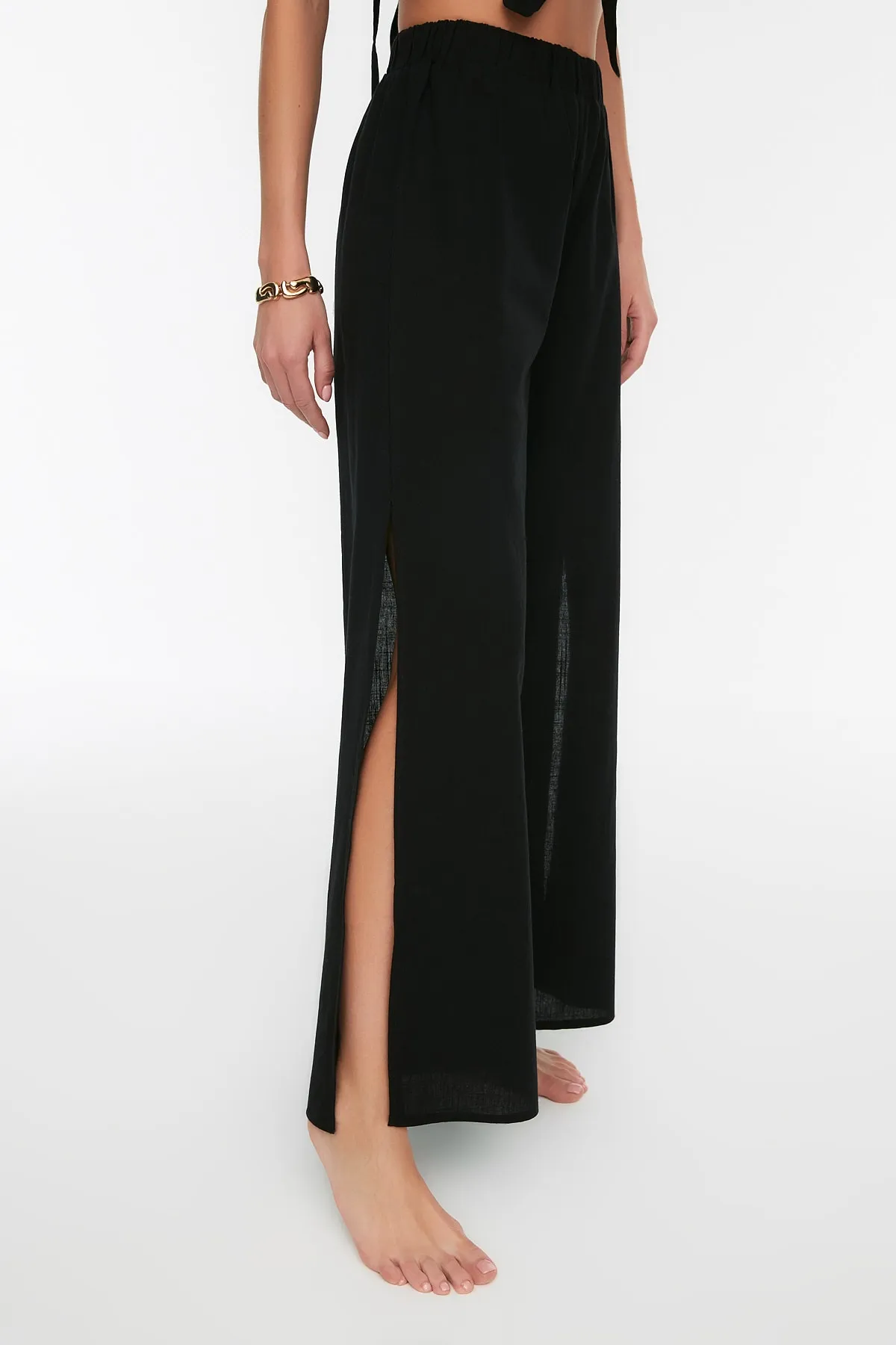 Trendyol Collection  Schwarze gewebte Hose aus 100 % Baumwolle TBESS21PL0493
