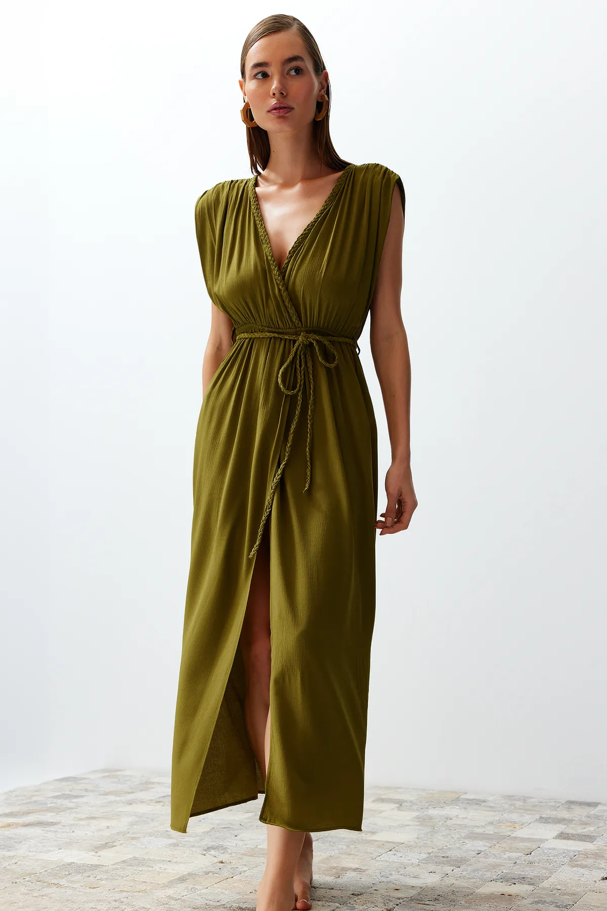 Trendyol Collection  Grünes Maxi-Strandkleid mit gewebtem Schlitz TBESS23EL00069