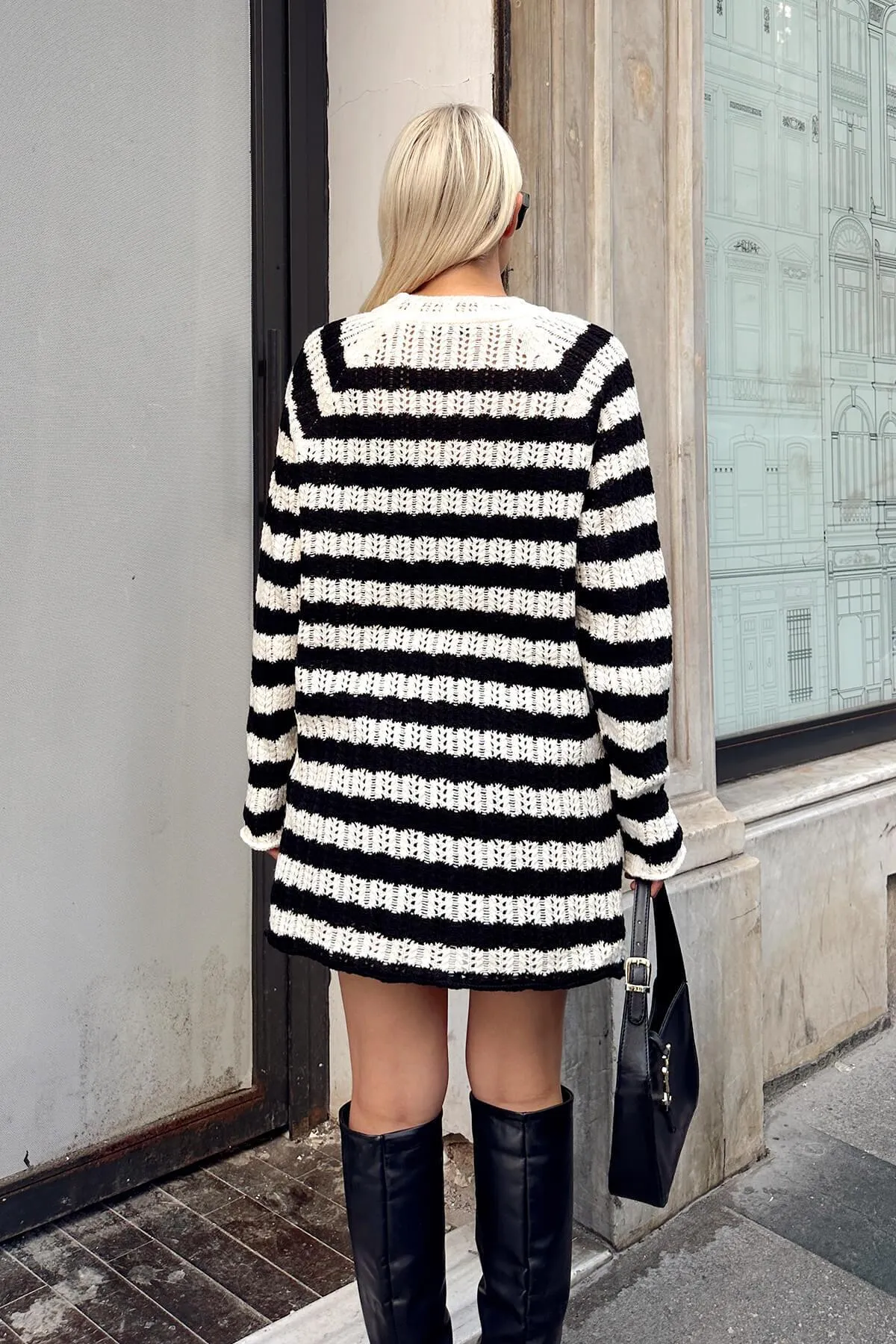 Swist  Beige-schwarz gestreiftes, durchbrochen gestricktes Damen-Mini-Strickkleid mit Rundhalsausschnitt