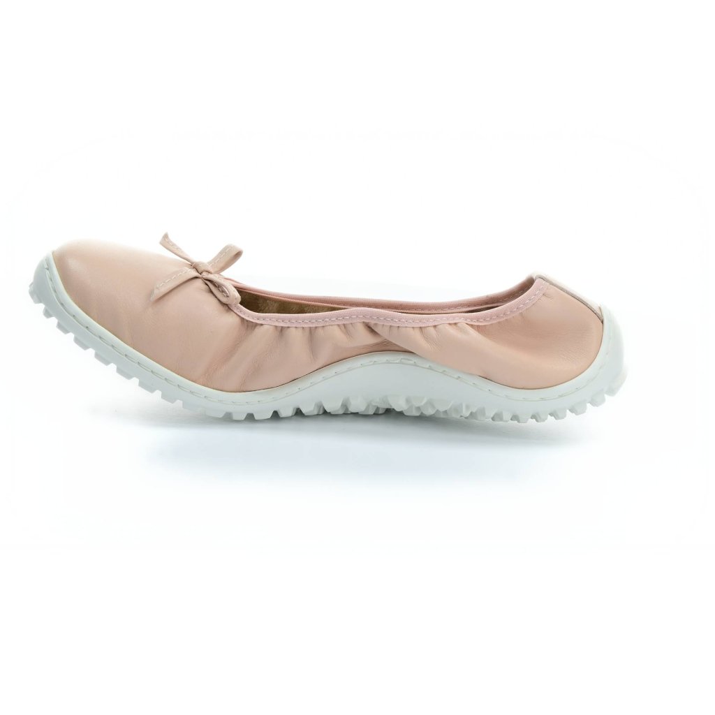 Zaqq Suqar Nude Barfußballerinas