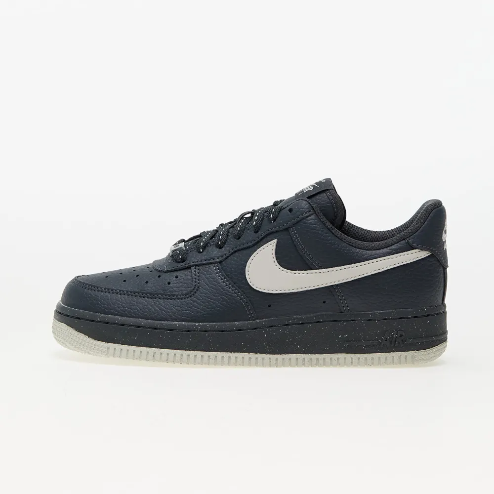 Nike Air Force 1 07 W FZ4350-001 / grau