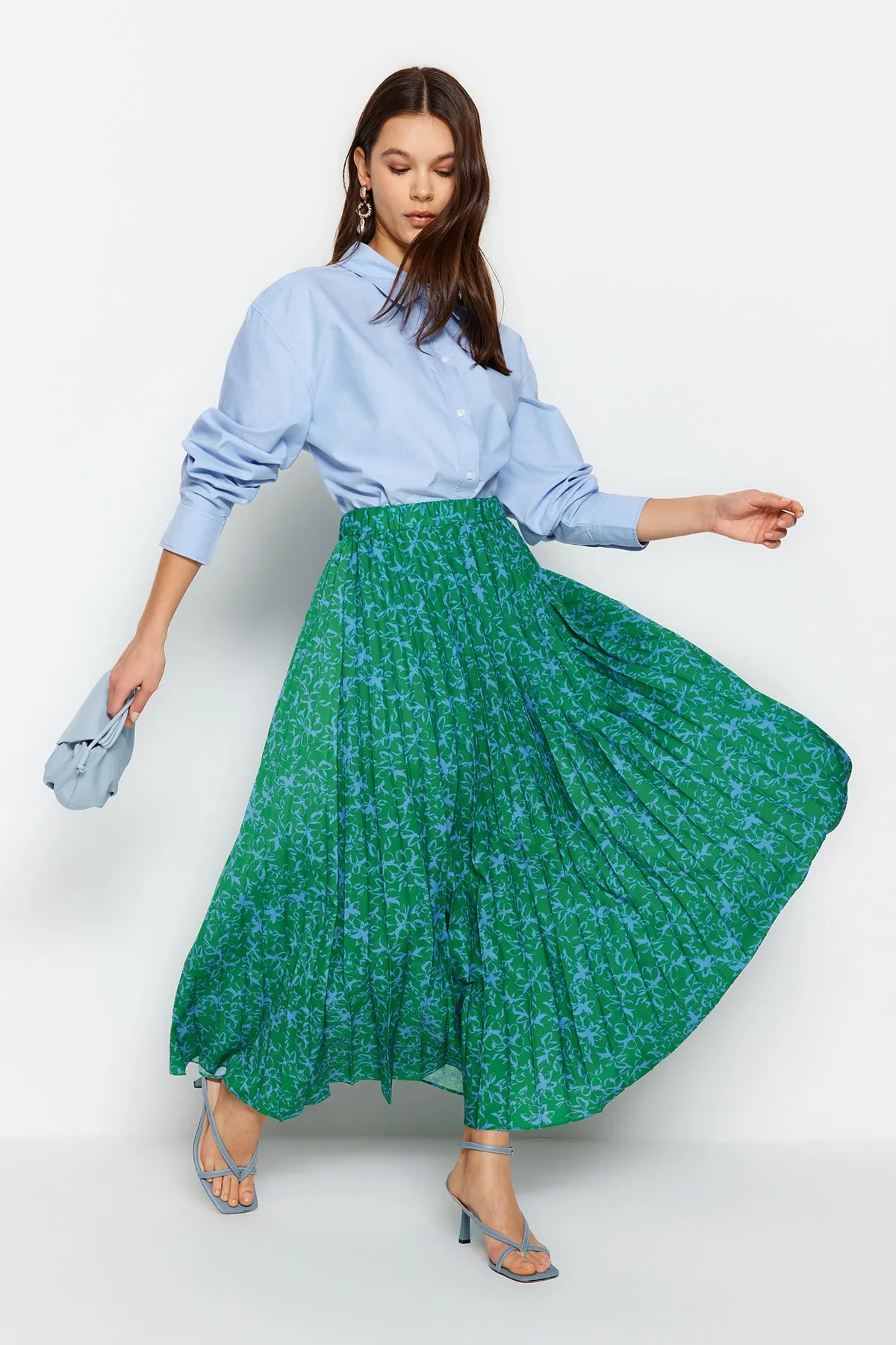 Trendyol Modest  Grüner, plissierter, gewebter Rock mit elastischem Bund und Blumenmuster TCTSS23EE00018