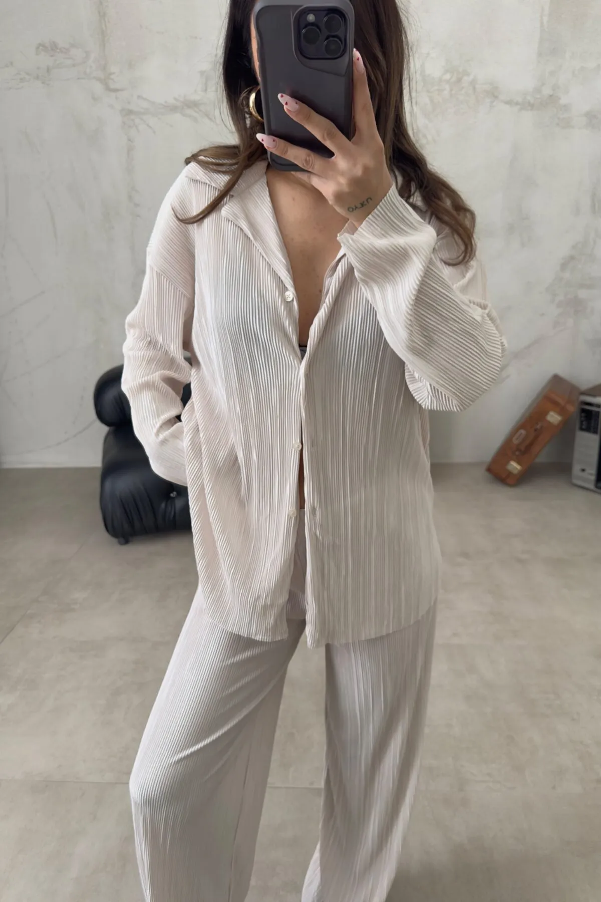 Laluvia  Ecrufarbenes Set aus Hose und Hemd aus Crinkle-Stoff mit Schlitz