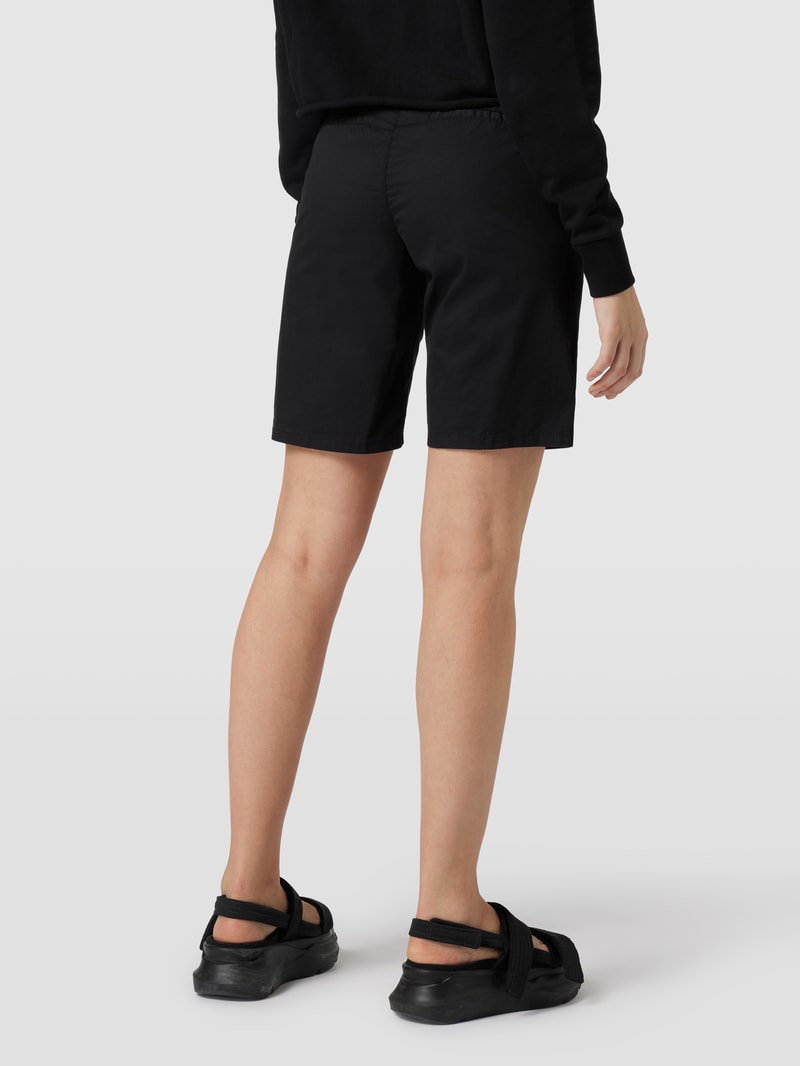 Shorts mit Gürtel in Flecht-Optik in schwarz