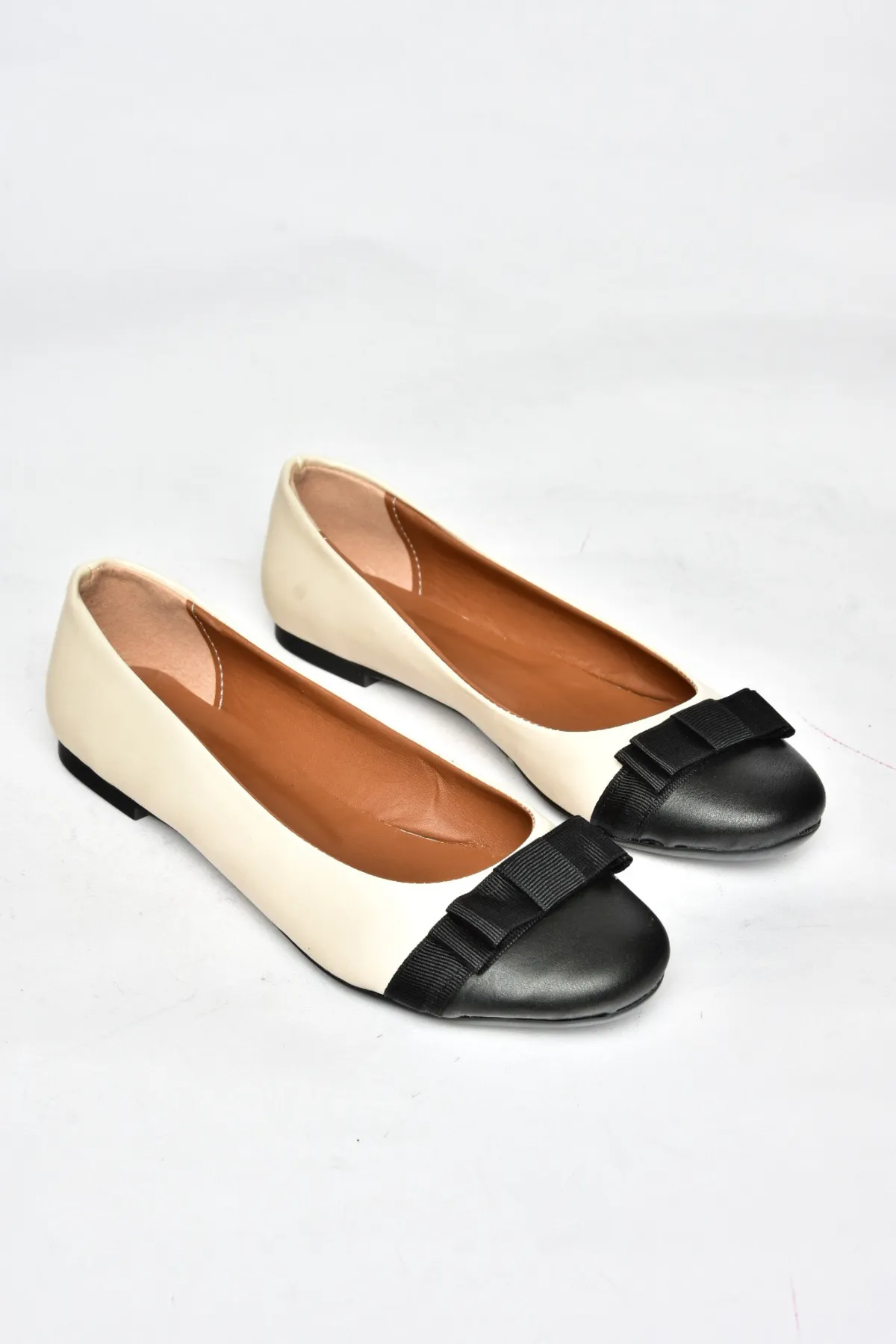 Fox Shoes  Flache Damenschuhe in Haut/Schwarz D726019509