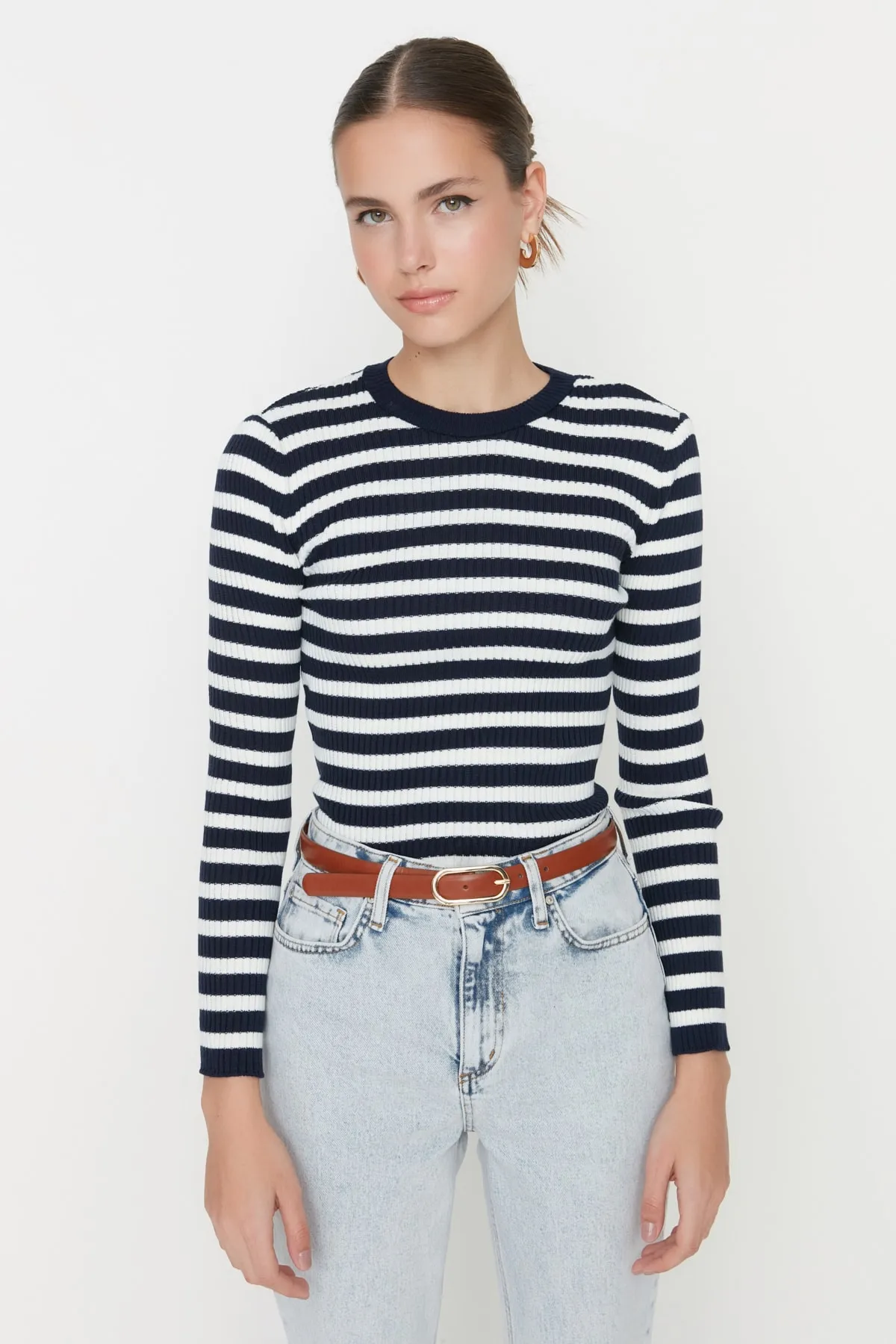 Trendyol Collection  Marineblauer Basic-Strickpullover mit Streifen TWOAW21KZ0942