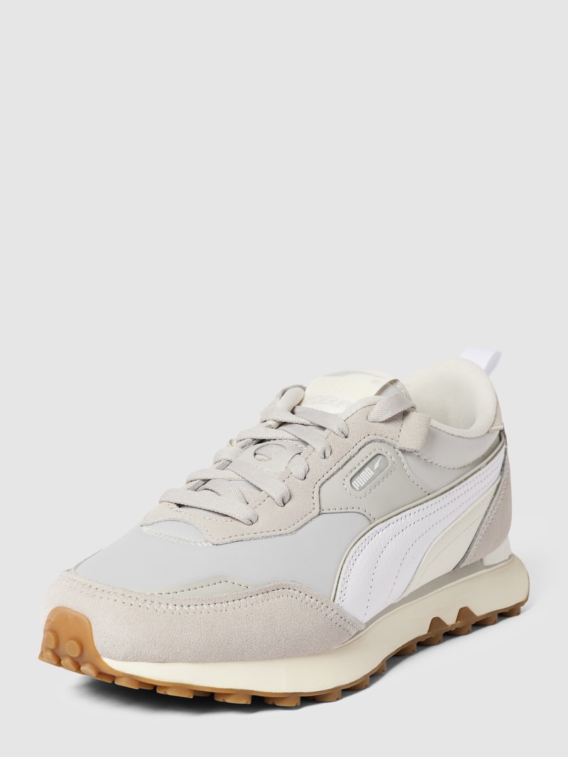 Sneaker mit Label-Details in hellgrau
