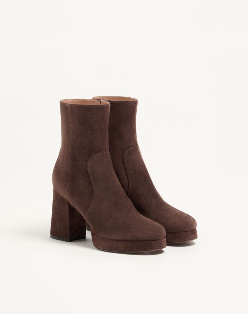Bota de cano curto com plataforma Fawcette de 90 mm em couro rachado