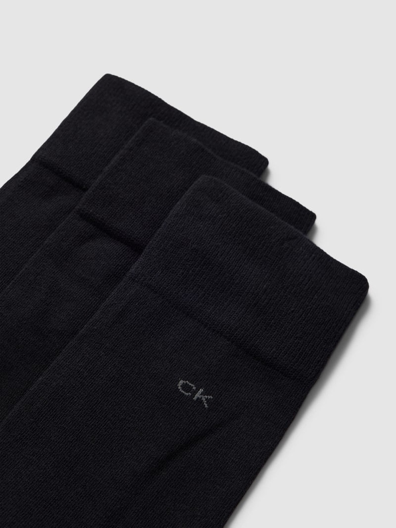 Socken in unifarbenem Design mit Label-Detail in schwarz