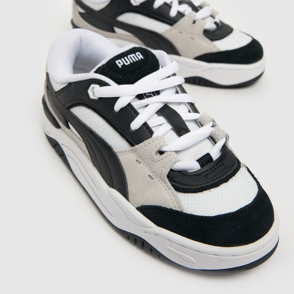 PUMA svarta och vita 180 Youth-träningsskor