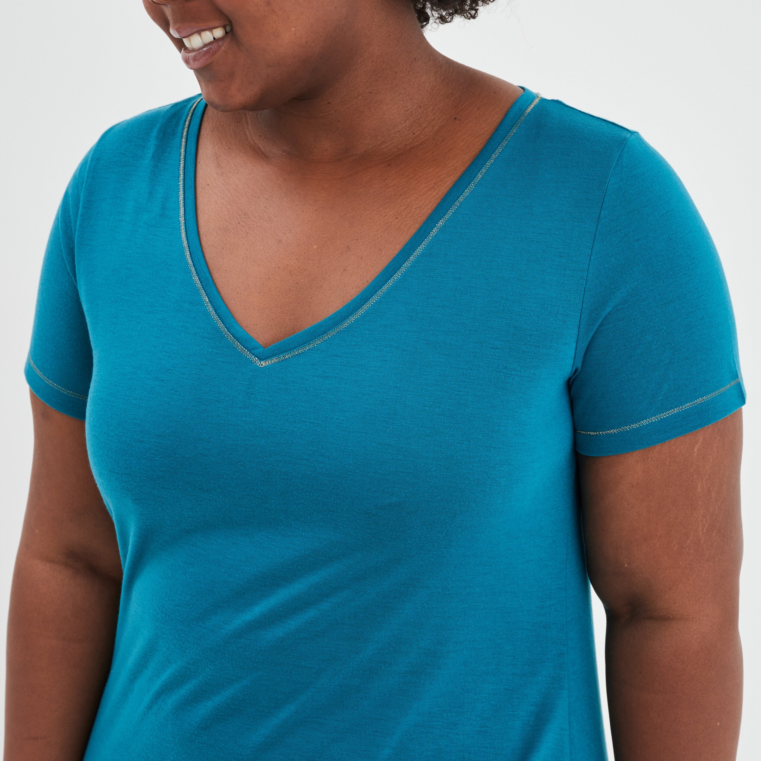 T-shirt manches courtes col V bleu canard femme grande taille | La Halle