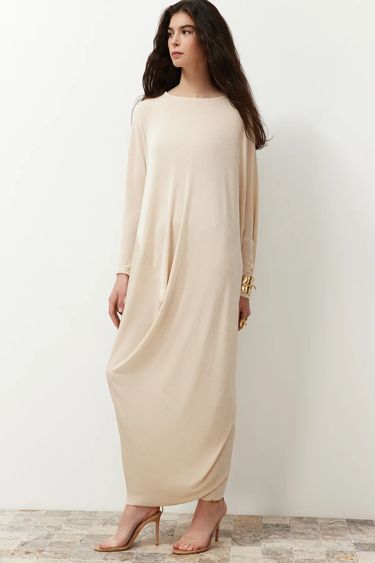 Trendyol Modest  Stilvolles gestricktes Kaftan-Kleid in Stein TCTSS24EB00037