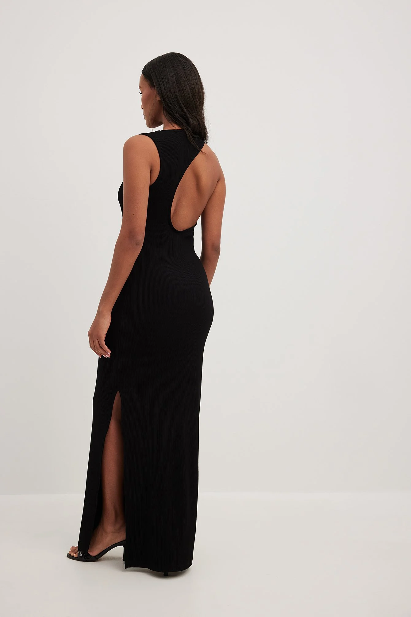 Maxikleid mit asymmetrischem Rücken