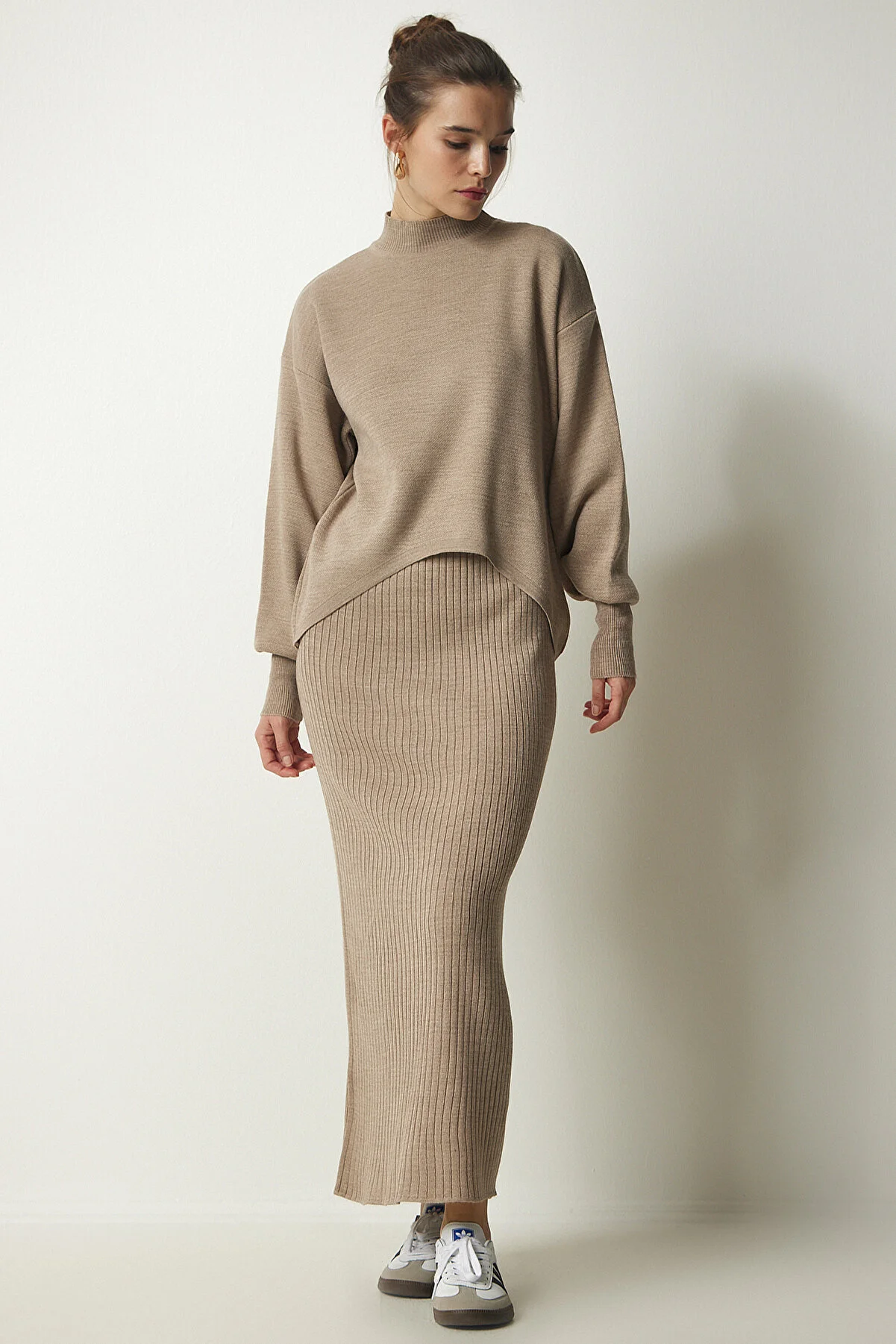Happiness İstanbul  Pulloverkleid aus gerippter Nerzstrickware für Damen KG00006