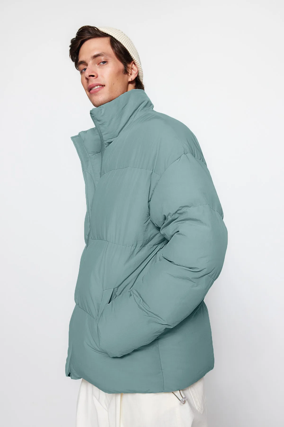 Trendyol Collection  Mintfarbene Unisex-Pufferjacke mit Stehkragen in Oversize-Passform TMNAW24MO00003