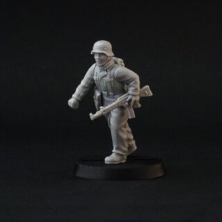 German Soldier 2 (28 mm)