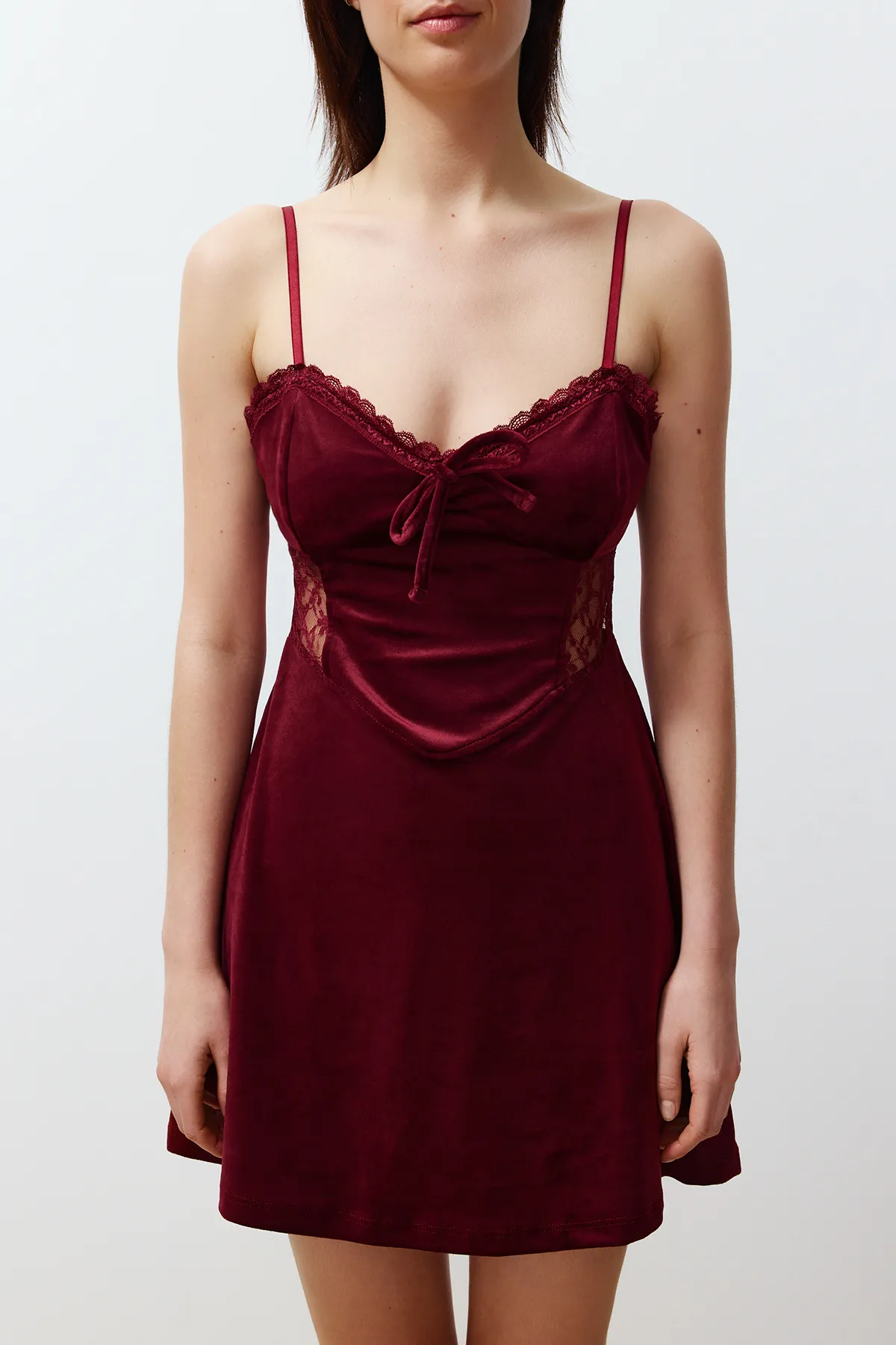 Trendyol Collection  Burgunderrotes, weiches Nachthemd aus Cordstrick mit Spitzendetail und Trägern THMAW24GC00000