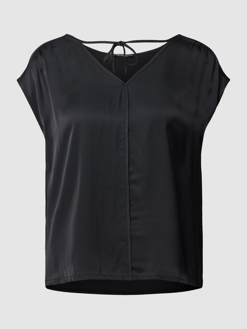 T-Shirt mit V-Ausschnitt in schwarz