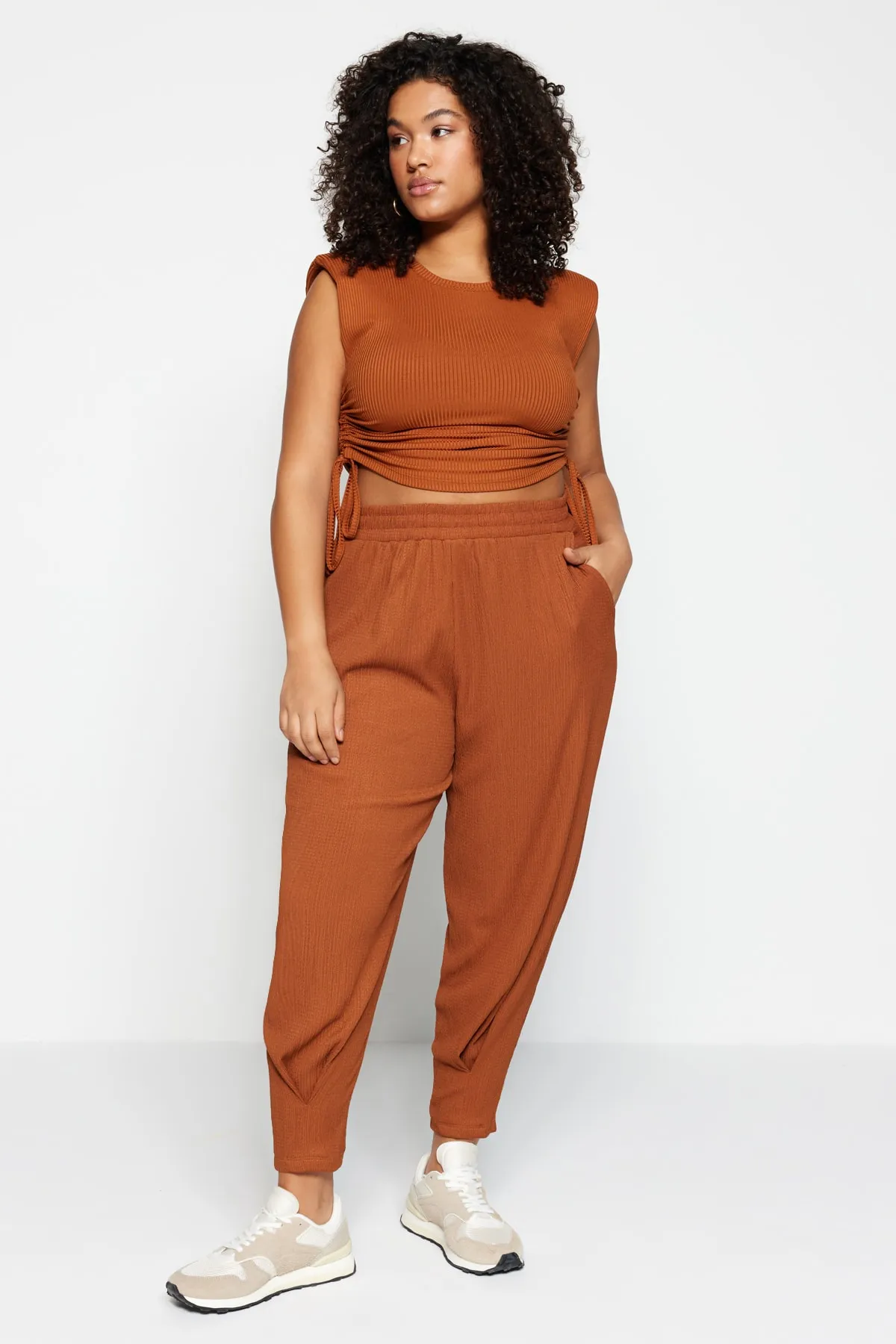 Trendyol Curve  Tile Carrot Fit-Strickhose mit elastischem Bund TBBSS23AR00002