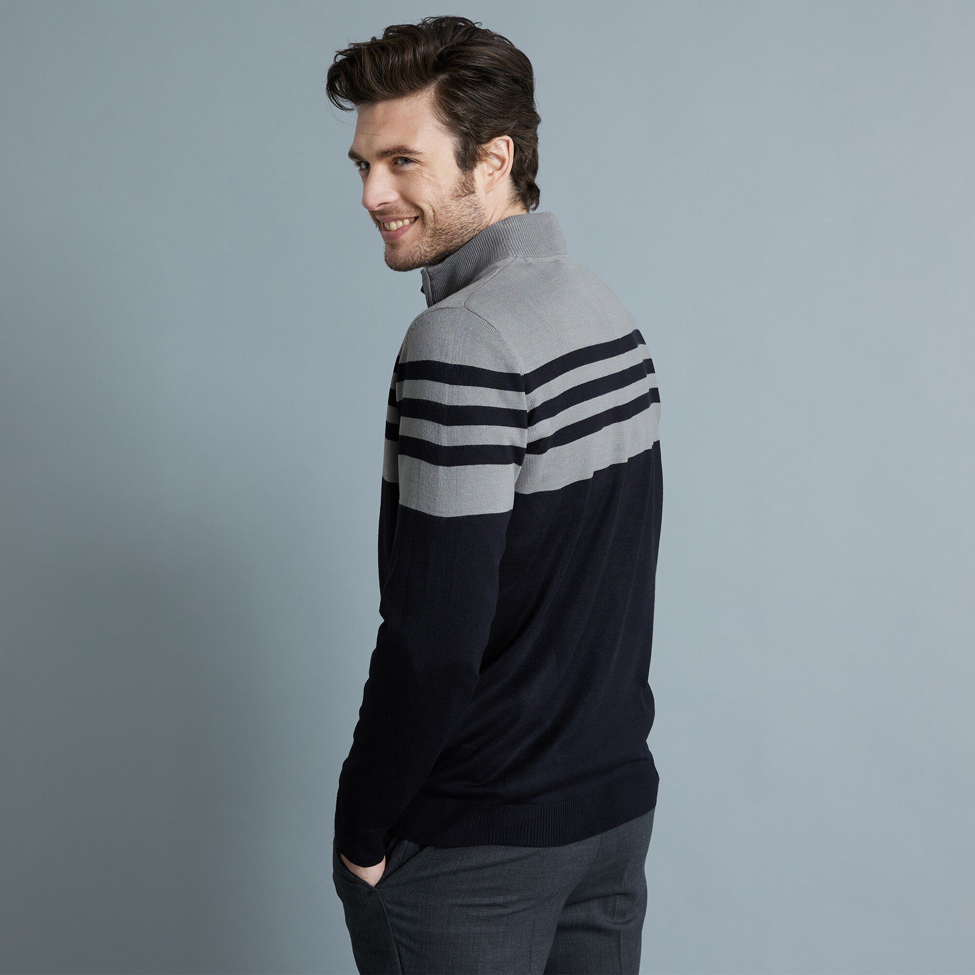 Pull rayé col montant zippé toucher cachemire