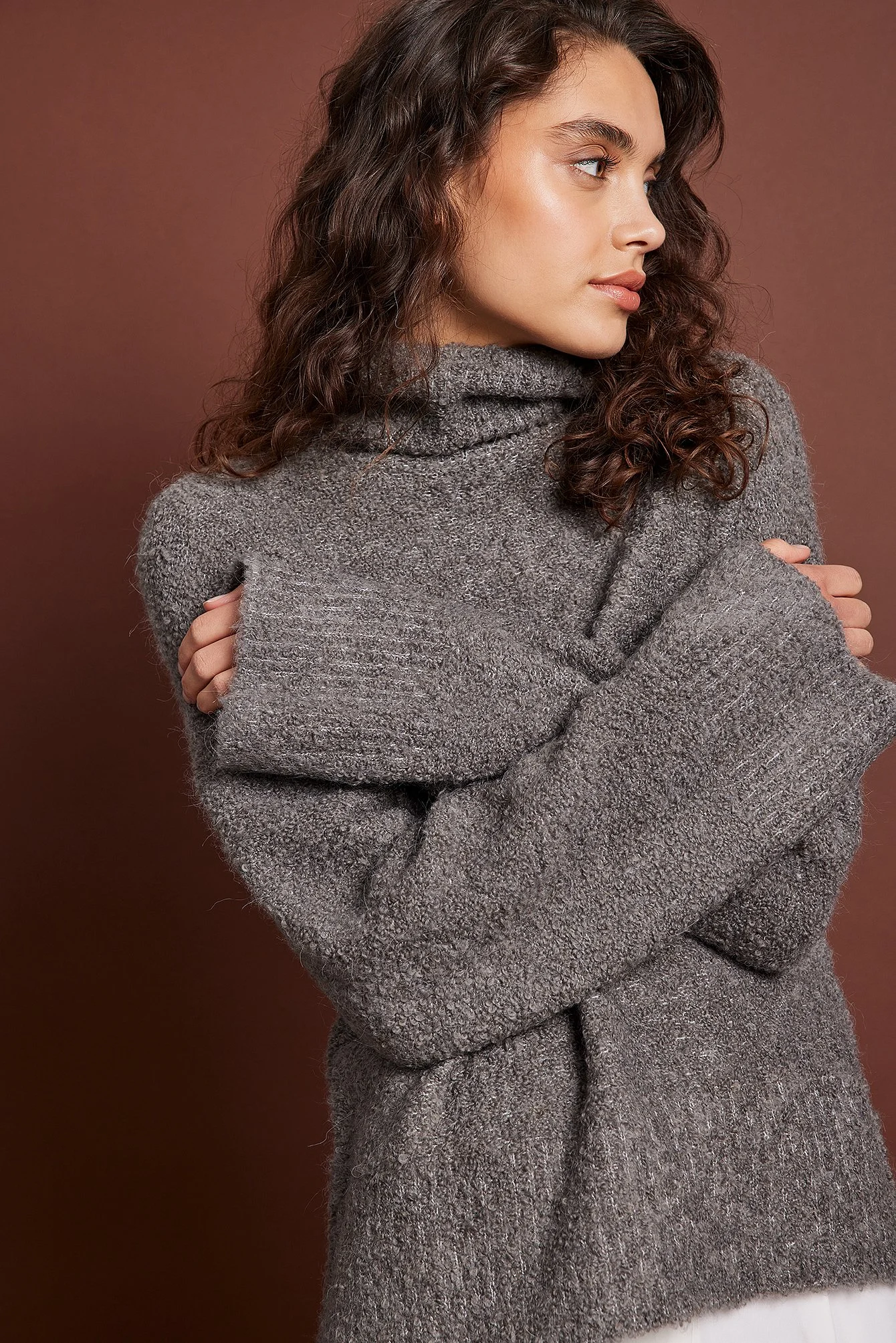 Strickpullover mit Rollkragen aus einer Wollmischung