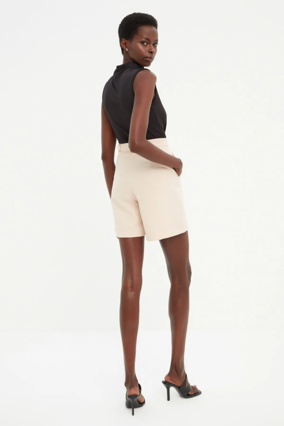 Trendyol Collection  Gewebte City-Shorts - Stone Pocket, TWOSS19WX0108