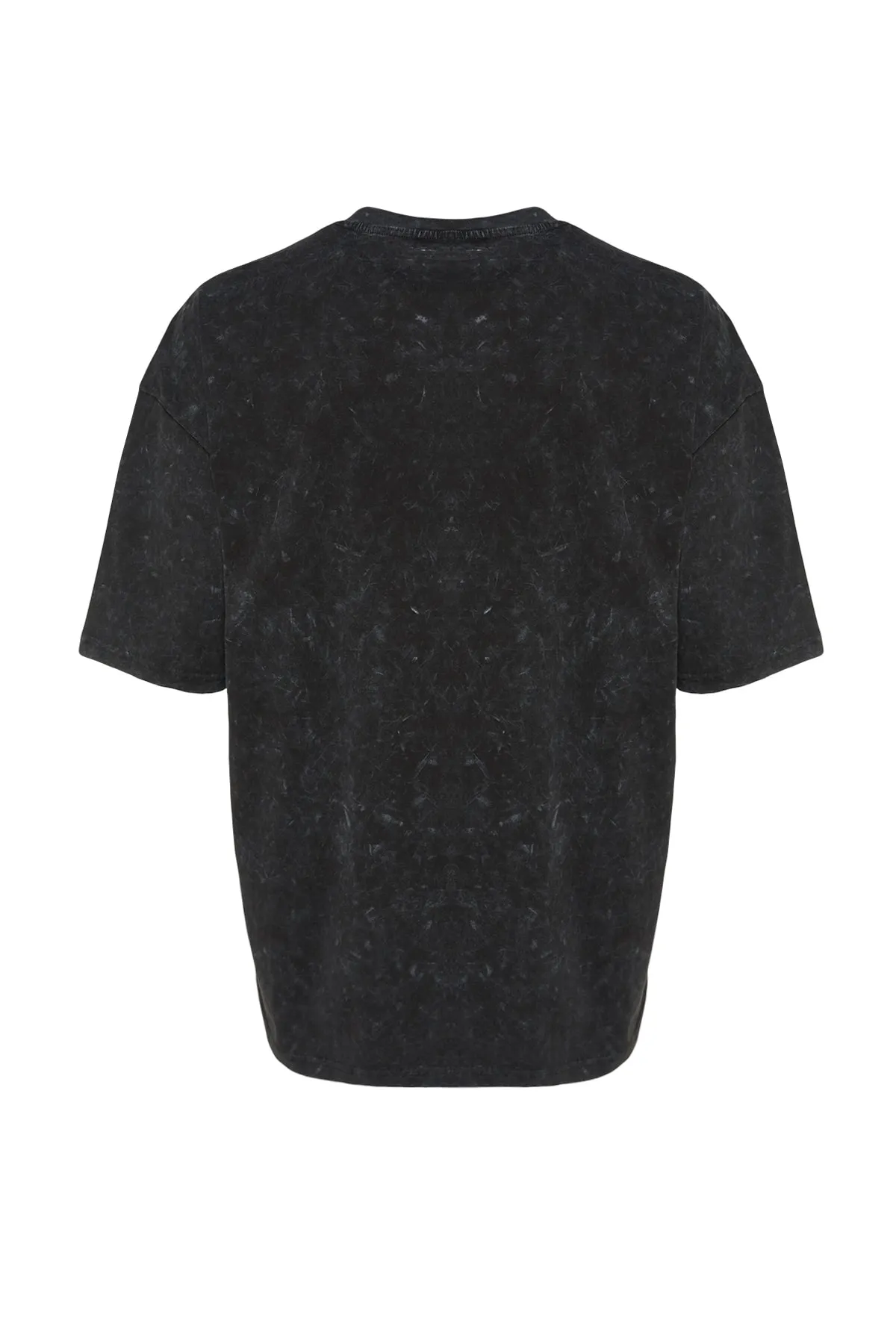 Trendyol Collection  Schwarzes, übergroßes/weites T-Shirt mit Distressed/Bellem Effekt-Rock-Print aus 100 % Baumwolle TMNSS23TS00167