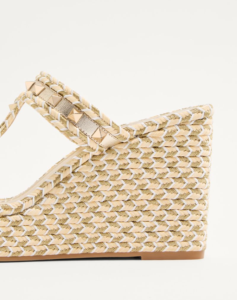 Sandália plataforma Rockstud em couro napa laminado de 90 mm
