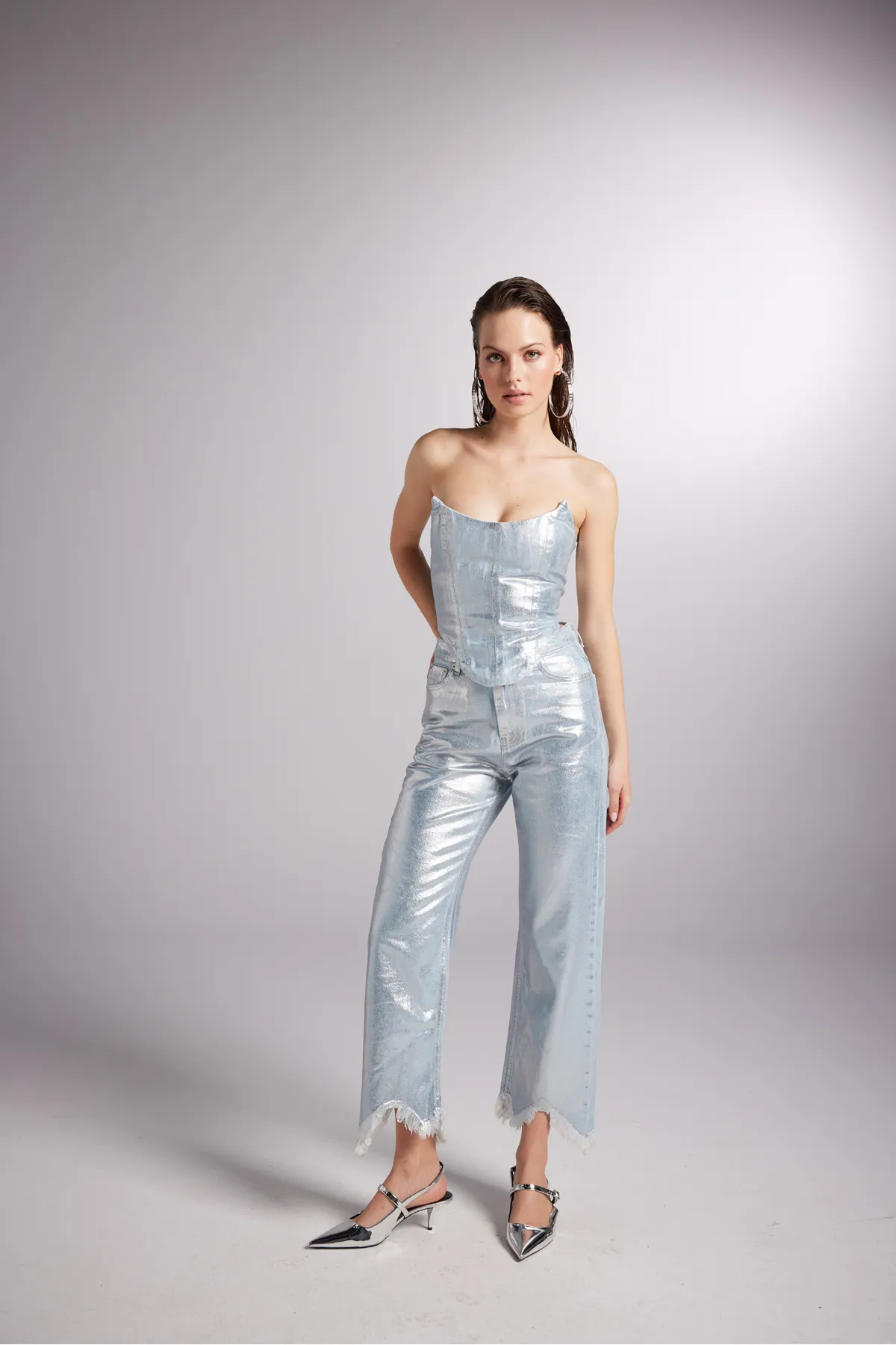 HOLLY LOLLY  Maßgeschneiderte, glänzend beschichtete, glänzende Jeanshose in Blau