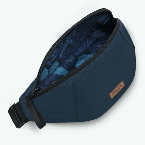 Large Reykjavik navy blue fanny pack