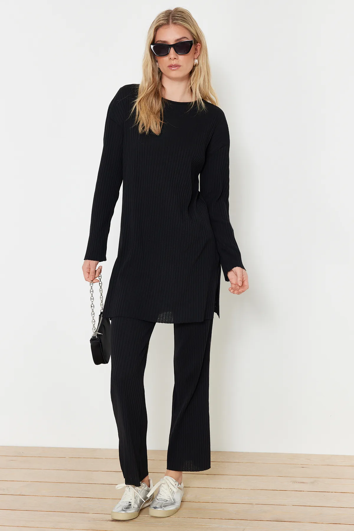 Trendyol Modest  Schwarzes Set aus gestricktem Oberteil und Unterteil im Camisole-Stil TCTSS24US00060