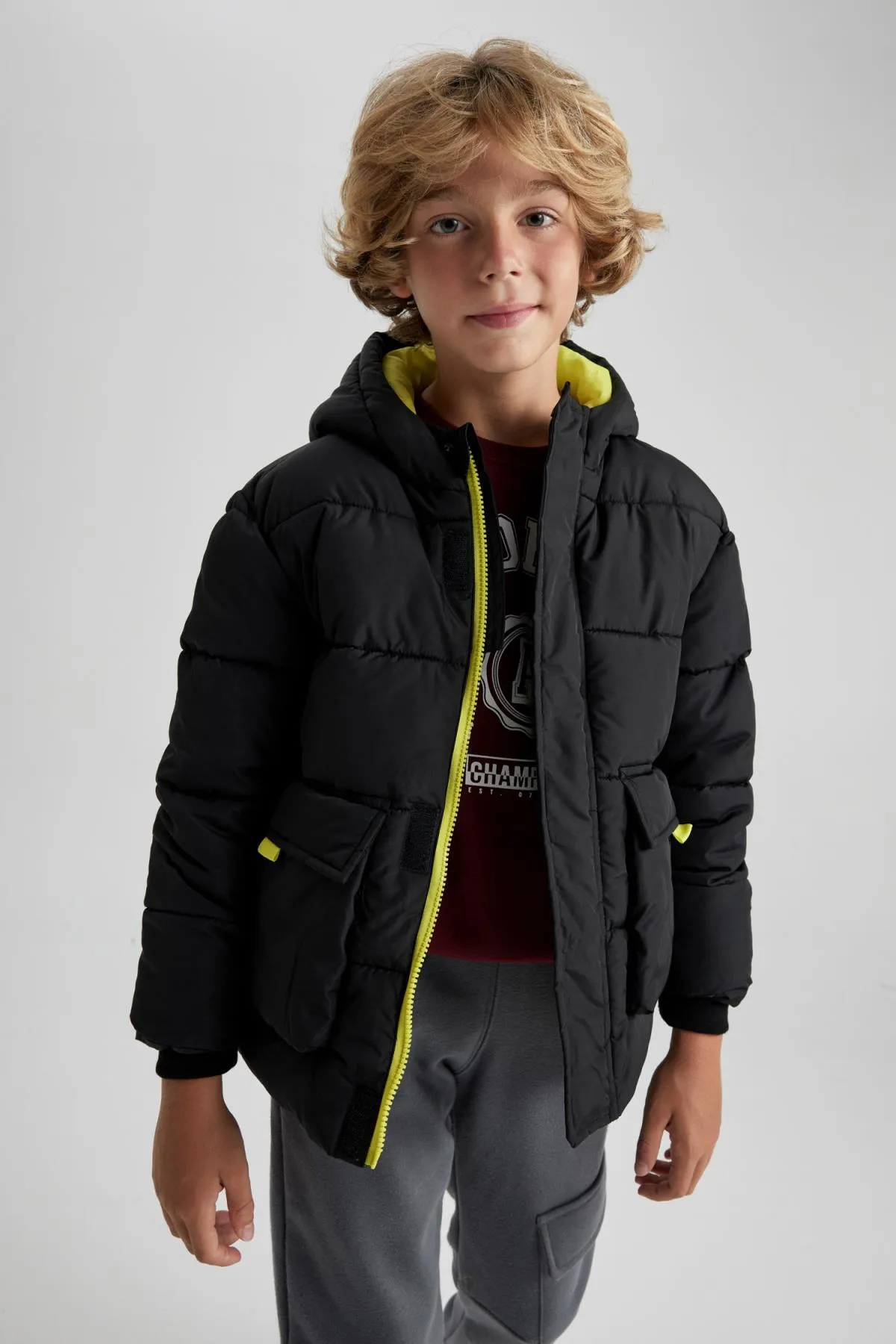 DeFacto  Wasserabweisende Pufferjacke mit Kapuze für Jungen A2267a823wn