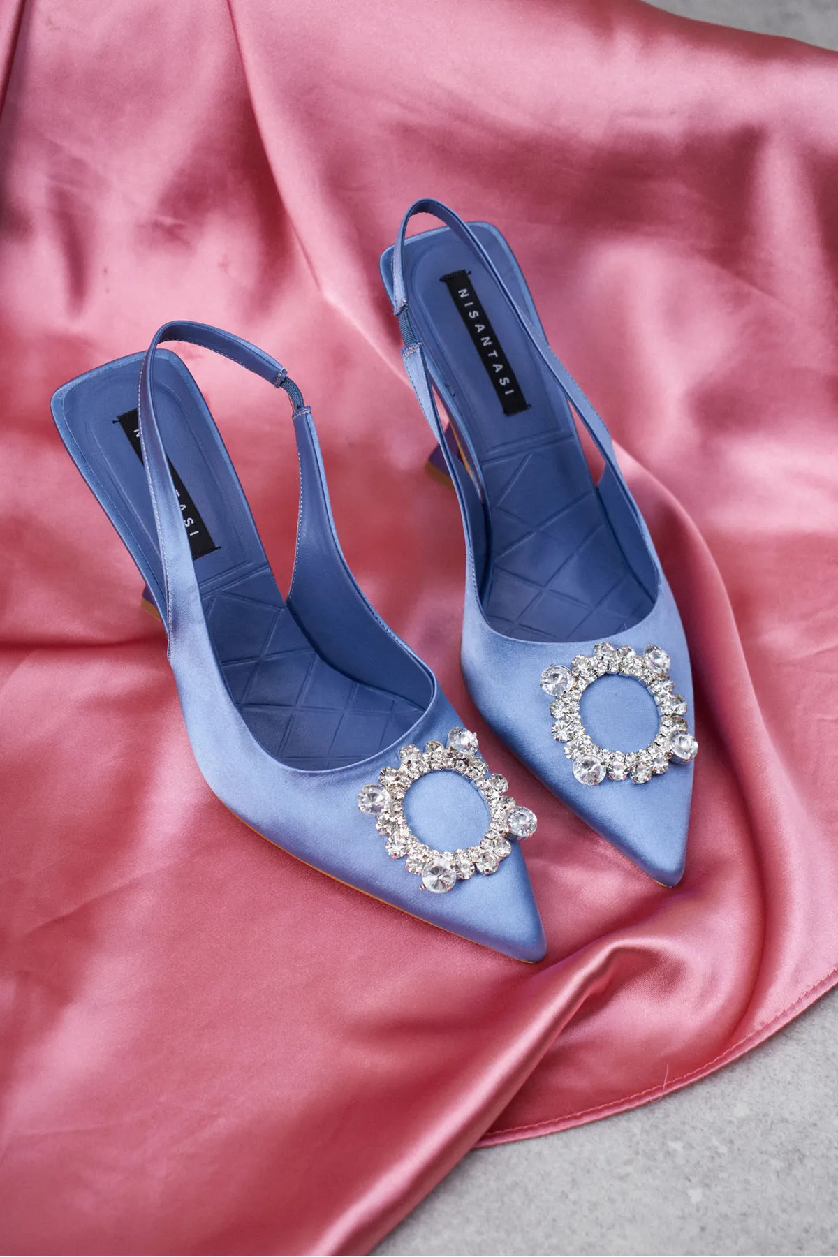 NİŞANTAŞI SHOES  Amara Blue Satin Stone Detaillierte Damenschuhe mit Absatz