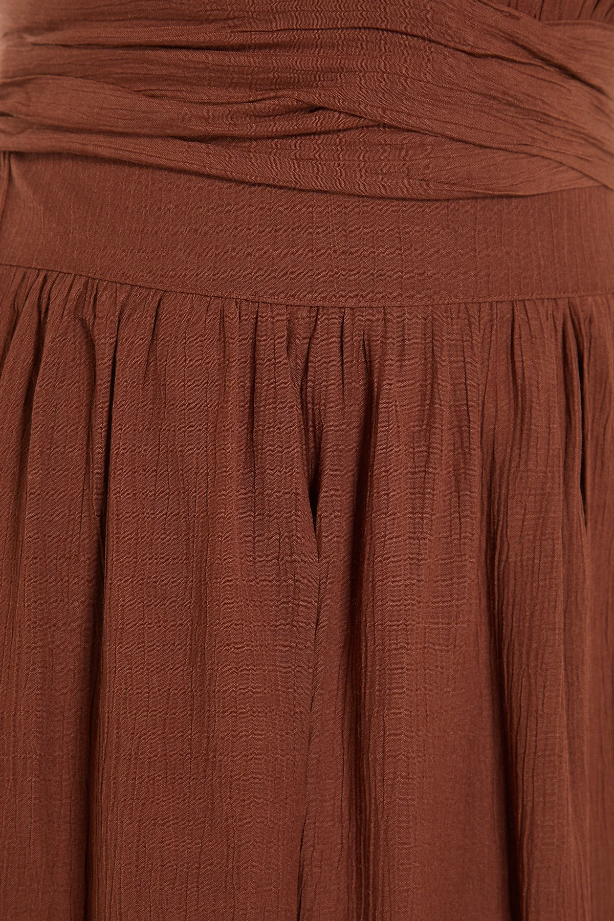 Trendyol Collection  Zimtfarbener, geschlitzter Rock-Blusenanzug TBESS22AU0103