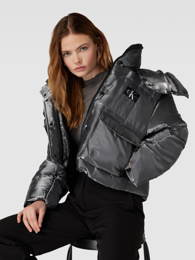 Steppjacke mit Label-Detail Modell 'LIQUID METAL' in silber