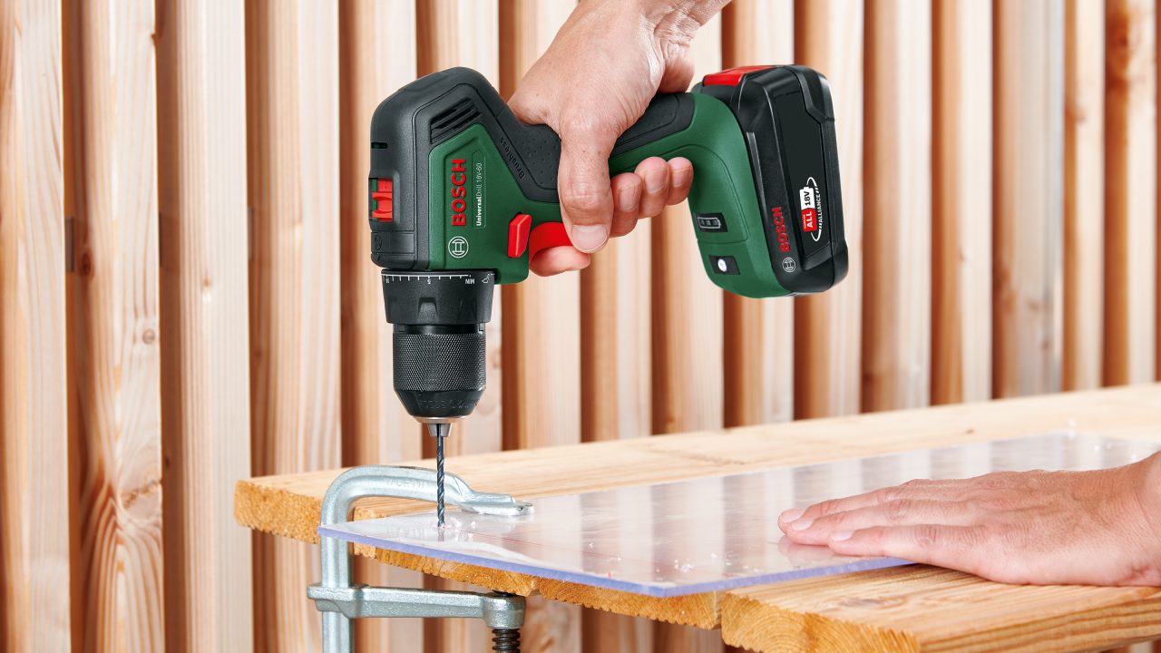 UniversalDrill 18V-60 - 1 x 2,0-Ah-Akku | Ladegerät