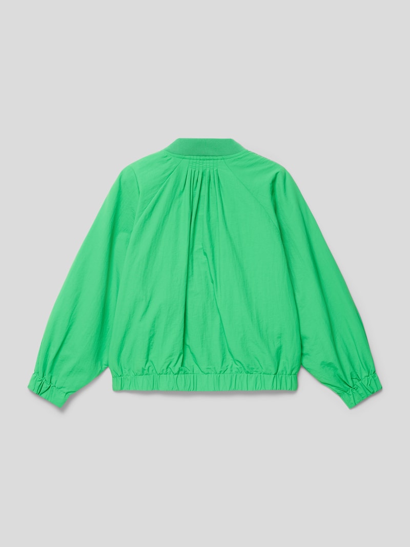 Jacke mit seitlichen Eingrifftaschen in grün
