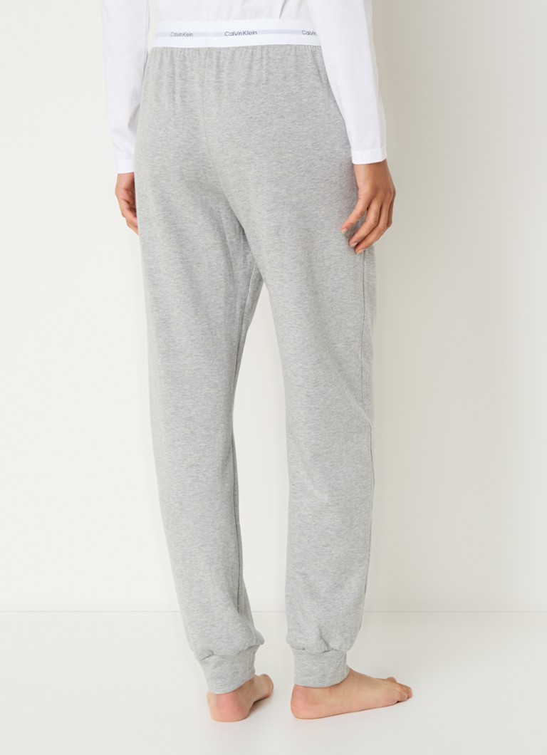 Pantaloni de trening Calvin Klein, slim fit, cu talie medie și bandă cu logo.